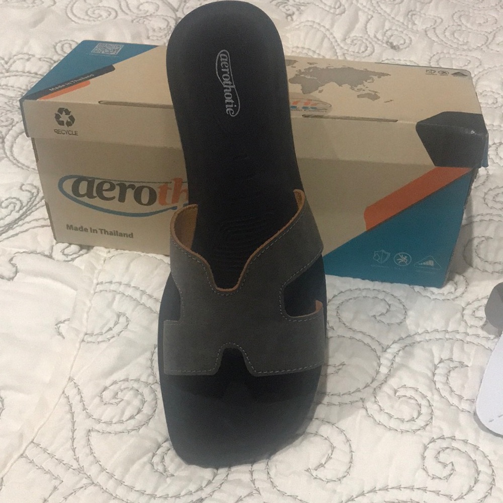 Flaneur Grey super cute sandals!